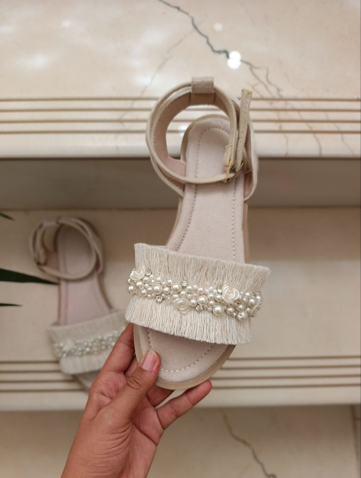 سندل زنانه مروارید دوزی شده